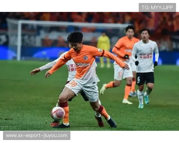 上海申花拉唐前场高位抢断制造反击机会：新战术理念引领球队崛起